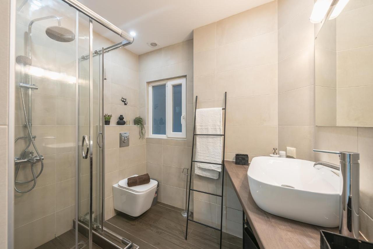 Superb Acropolis View 3Bd Apt In Historical Center Athén Kültér fotó