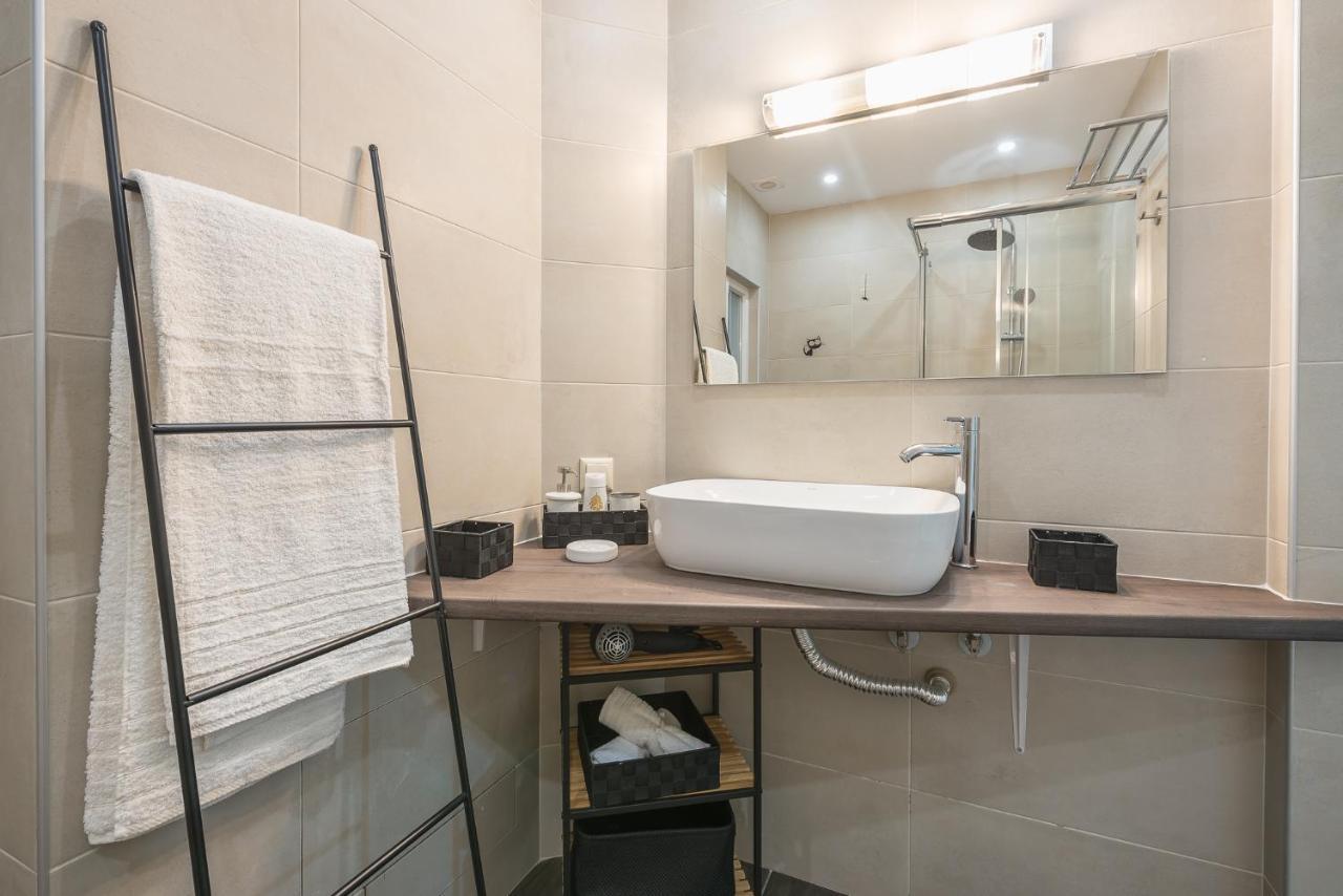 Superb Acropolis View 3Bd Apt In Historical Center Athén Kültér fotó